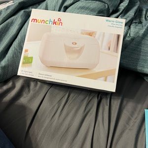 Munchkin glow wipe warmer